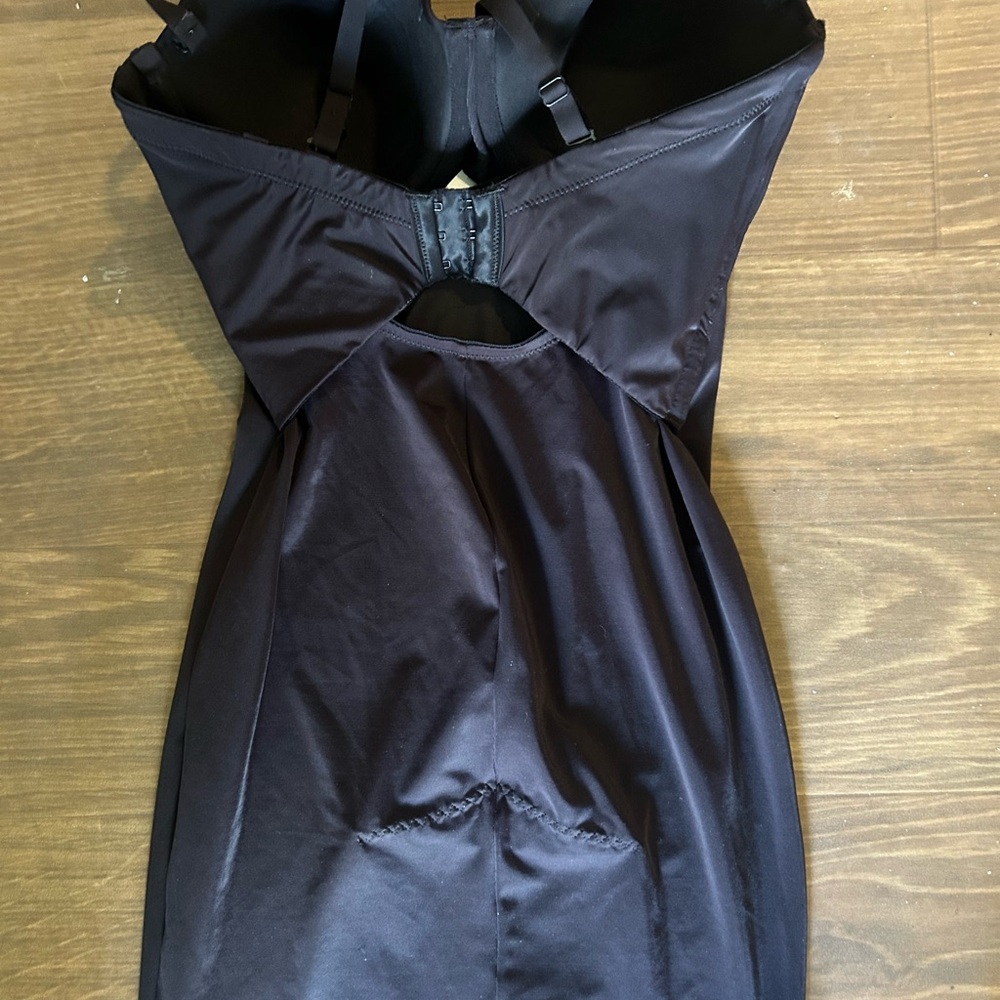 Maidenform Black Supportive Slip with Built-In Cups - Picture 2 of 4